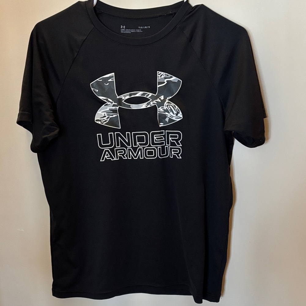 Under Armour Kids Black Tee with Bold Camo Logo